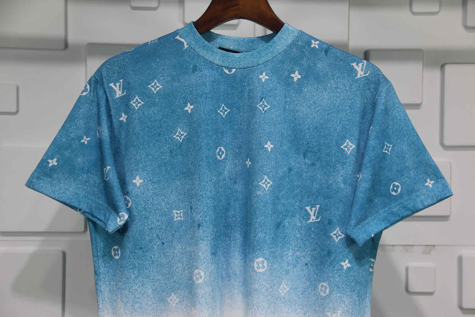 Louis Vuitton Blue White Color T-Shirt • Kybershop