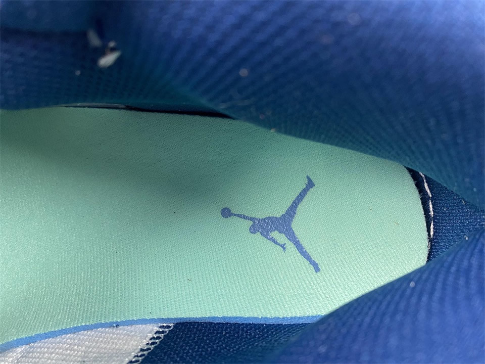 Air Jordan 1 Mid Blue Mint 554724 413 18 - www.kickbulk.co