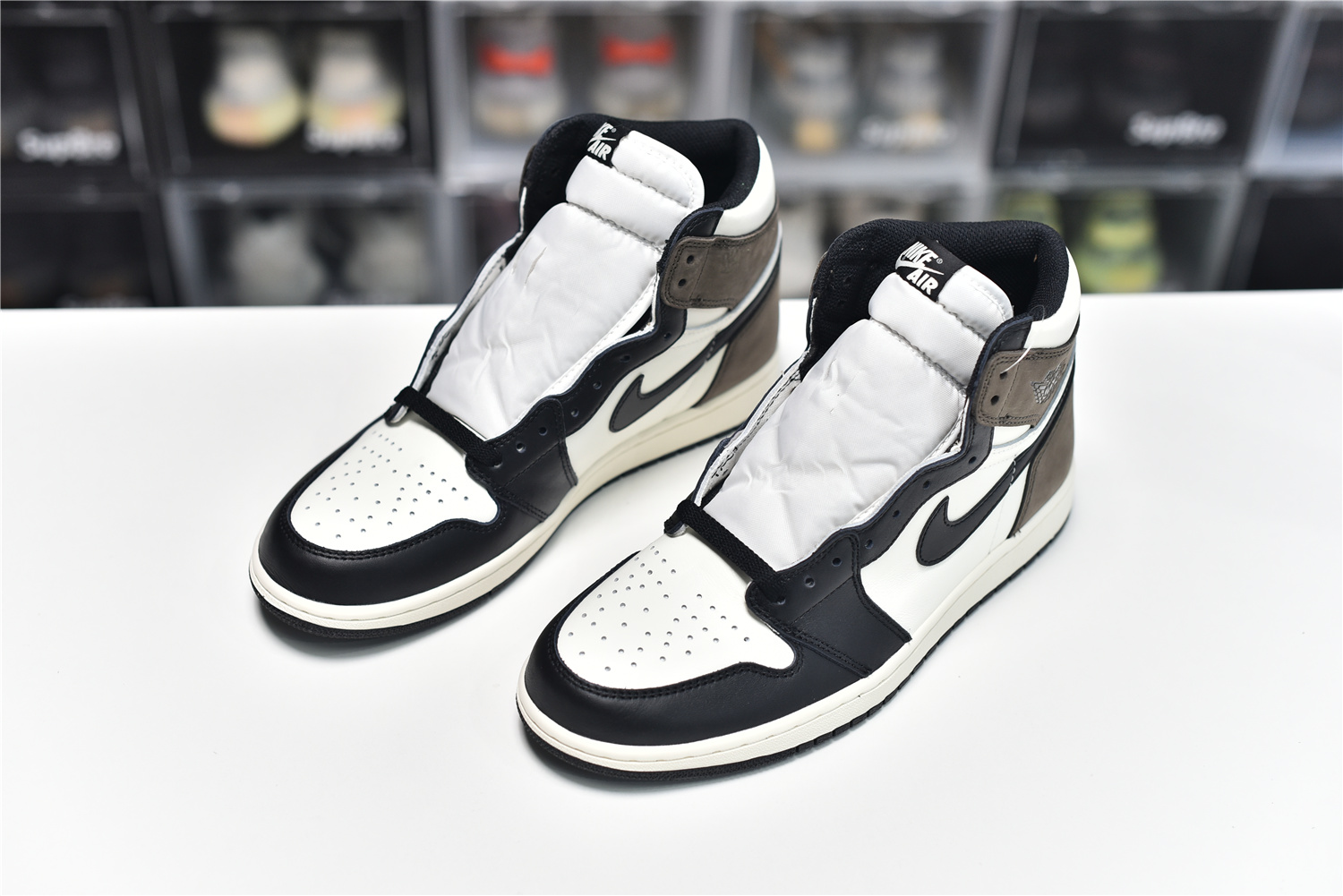 Air Jordan 1 Retro High Dark Mocha 2020 For Sale Release Date 555088 105 10 - www.kickbulk.co