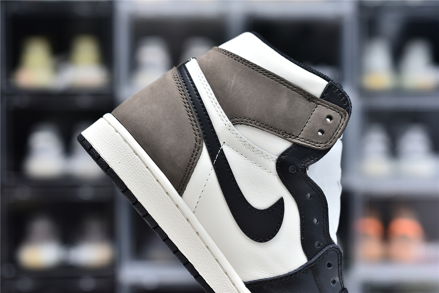 Air Jordan 1 Retro High Dark Mocha 2020 For Sale Release Date 555088 105 15 - www.kickbulk.co