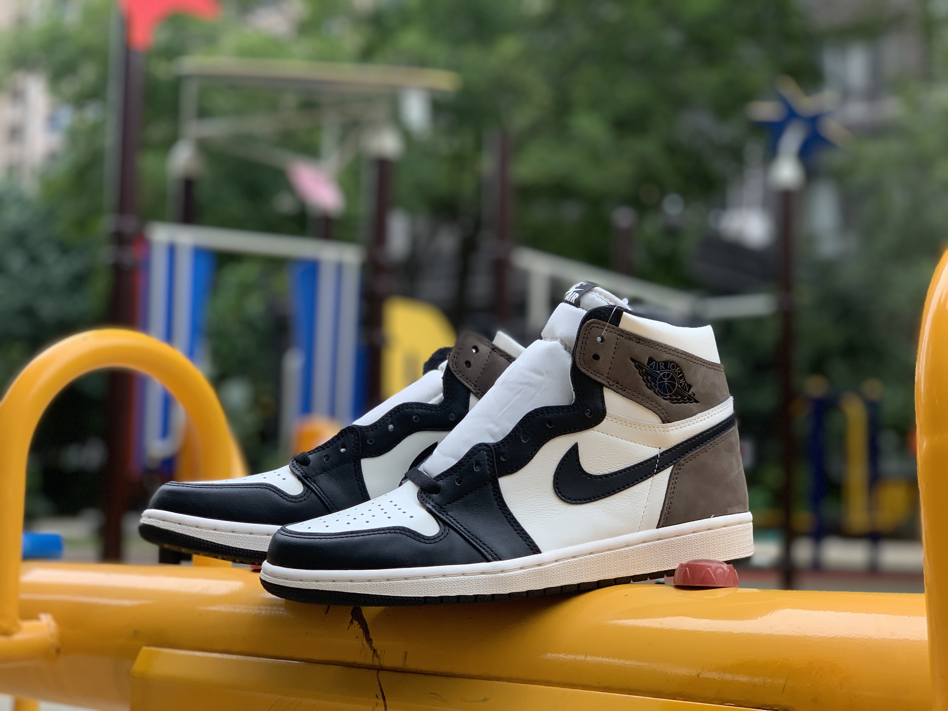 Air Jordan 1 Retro High Dark Mocha 2020 For Sale Release Date 555088 105 19 - www.kickbulk.co