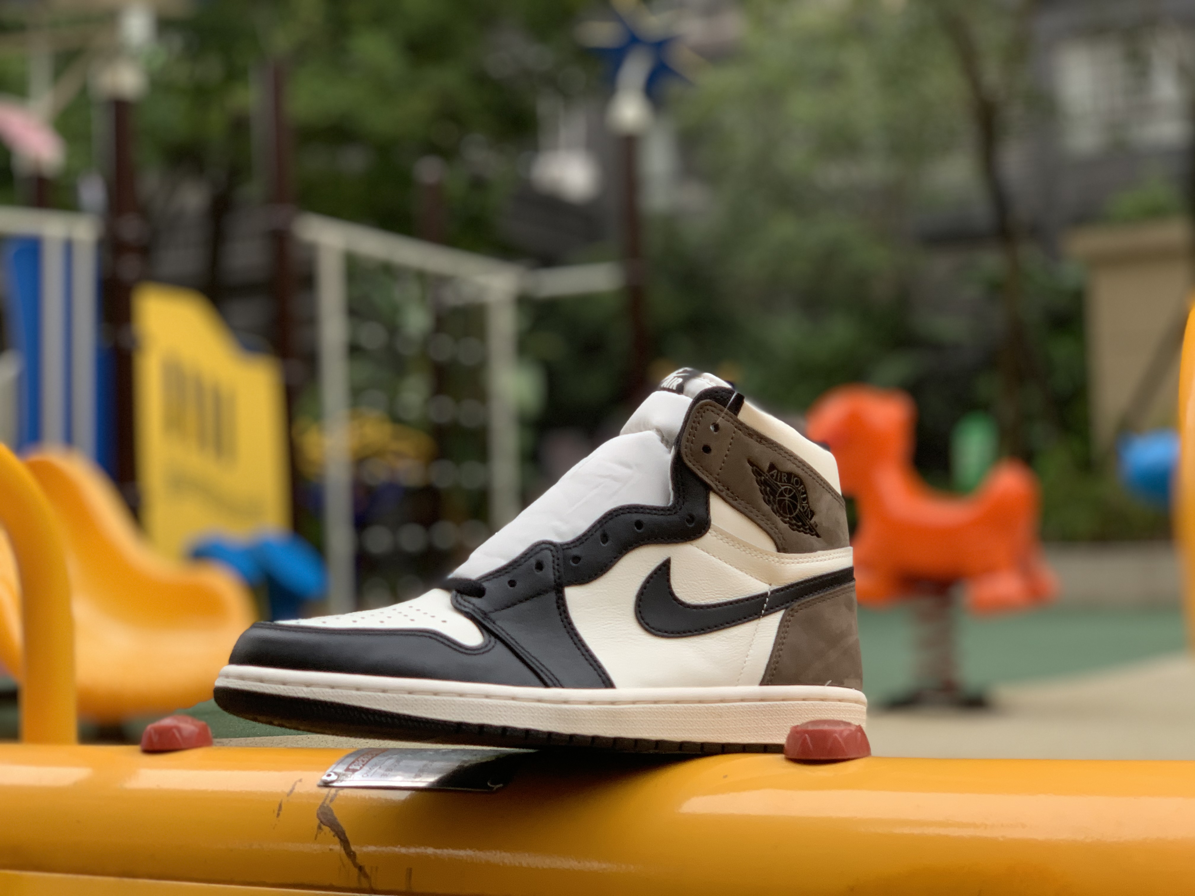 Air Jordan 1 Retro High Dark Mocha 2020 For Sale Release Date 555088 105 23 - www.kickbulk.co