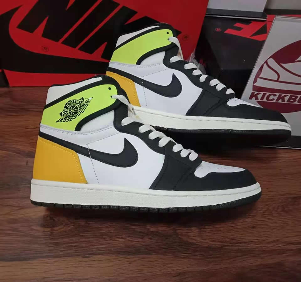 Nike Air Jordan 1 Retro High Og Volt Gold 555088 118 3 - www.kickbulk.co