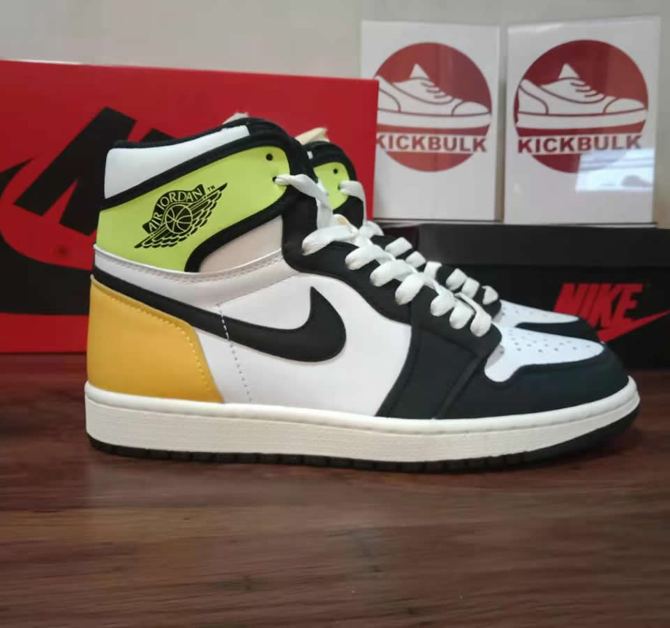 Nike Air Jordan 1 Retro High Og Volt Gold 555088 118 5 - www.kickbulk.co