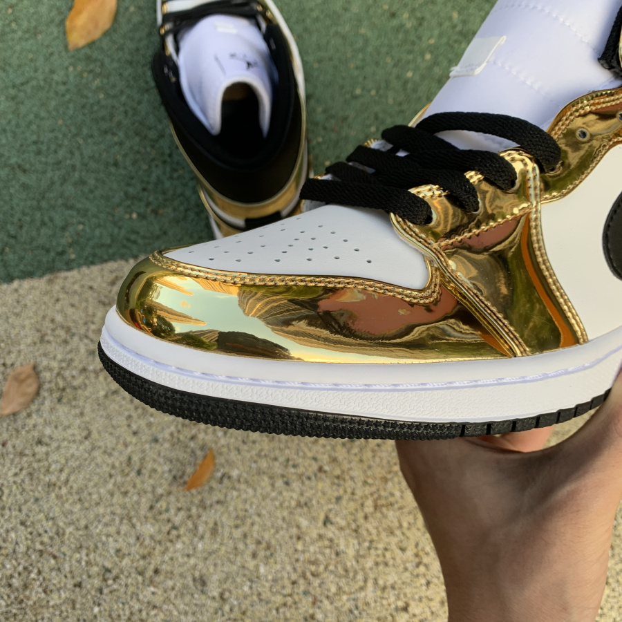700 Nike Air Jordan 1 Mid AJ1 Metallic Gold Black White DC1419