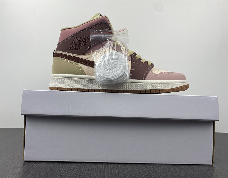 Air Jordan 1 Mid Dressed For Fall Do7440 821 26 - www.kickbulk.co