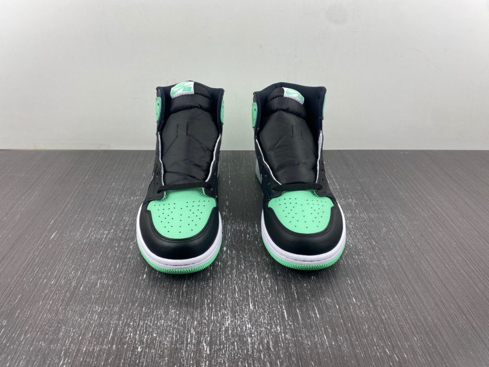 Air Jordan 1 Retro High Og Green Glow Dz5485 130 3 - www.kickbulk.co