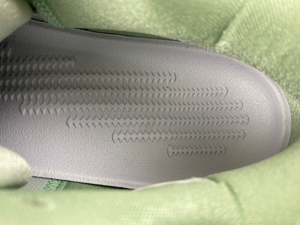 Nike Kobe 9 Low Em Protro Light Silver Ih1401 003 22 - www.kickbulk.co Nike Kobe 9 Low Em Protro Light Silver Ih1401 003 22 - www.kickbulk.co