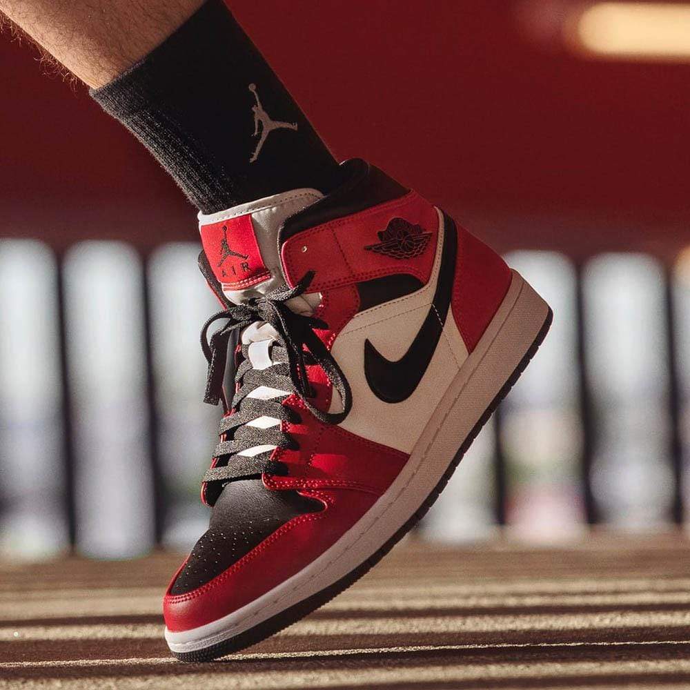 Nike Air Jordan 1 Mid Chicago Black Toe 554724 069 8 - www.kickbulk.co