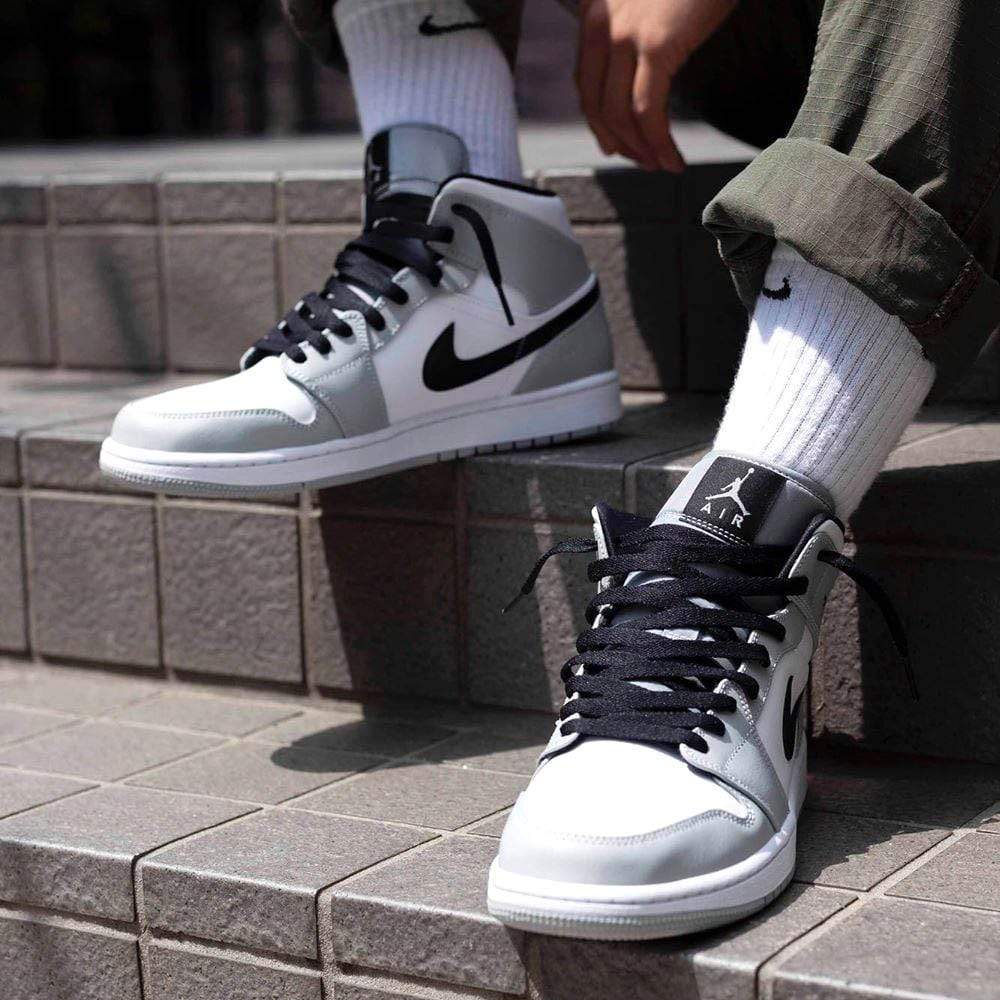 Jordan 1 Mid Light Smoke Grey 554724 092 23 - www.kickbulk.co