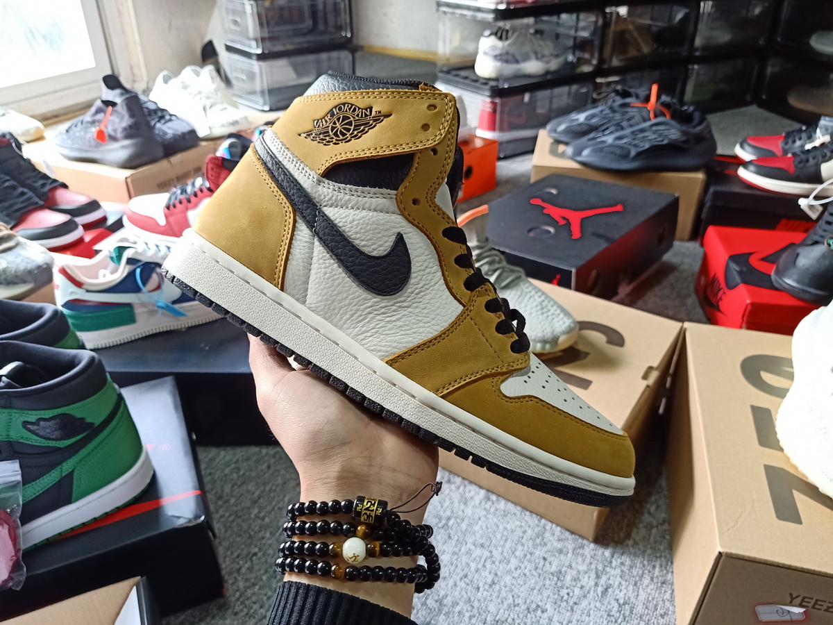 Nike Air Jordan 1 Retro High Og Rookie Of The Year 555088 700 19 - www.kickbulk.co