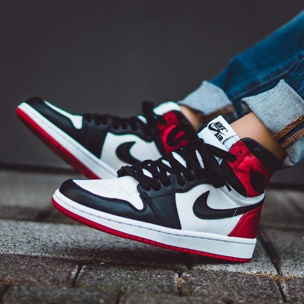 air jordan 1 retro high satin black toe