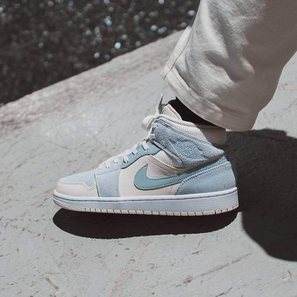 nike jordan 1 mid light blue