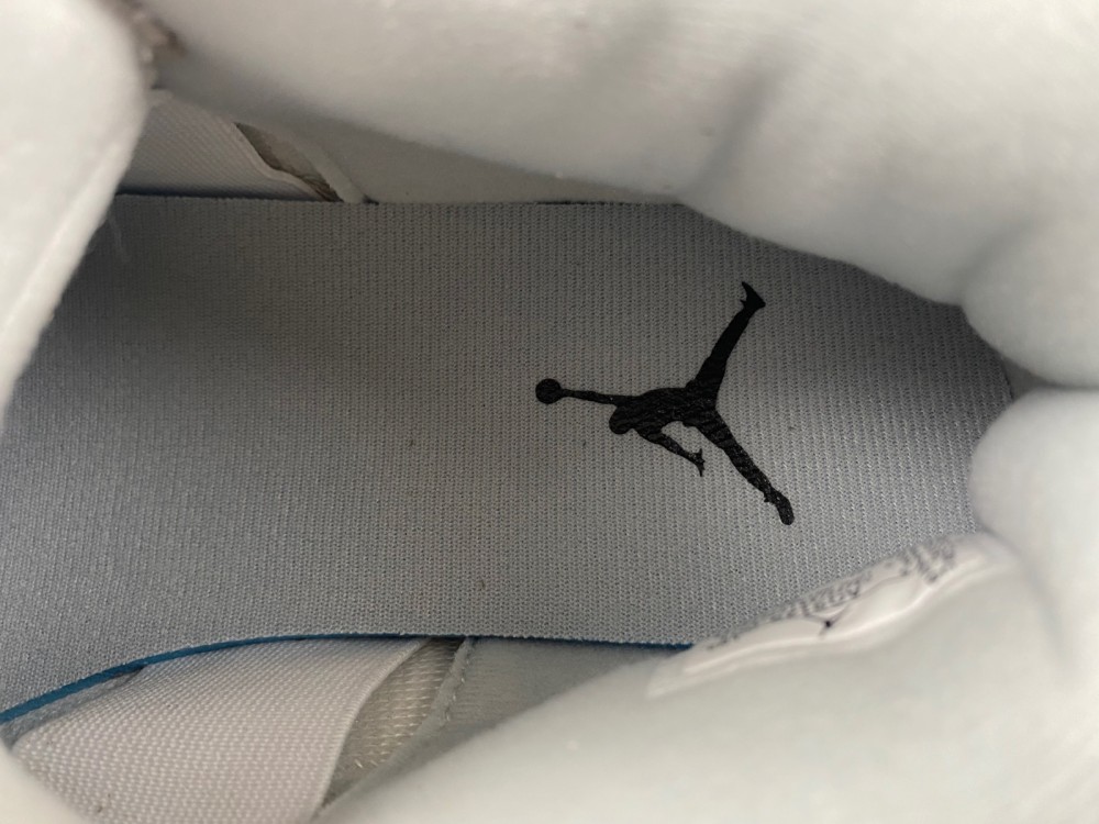 Printed and embroidered Jordan branding Retro Frozen Moments Wmns Aq9129 001 20 - www.kickbulk.co