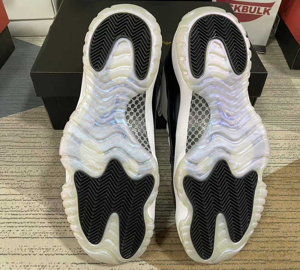 Air Jordan 11 Retro Low Emerald 528895 145 11 - www.kickbulk.co