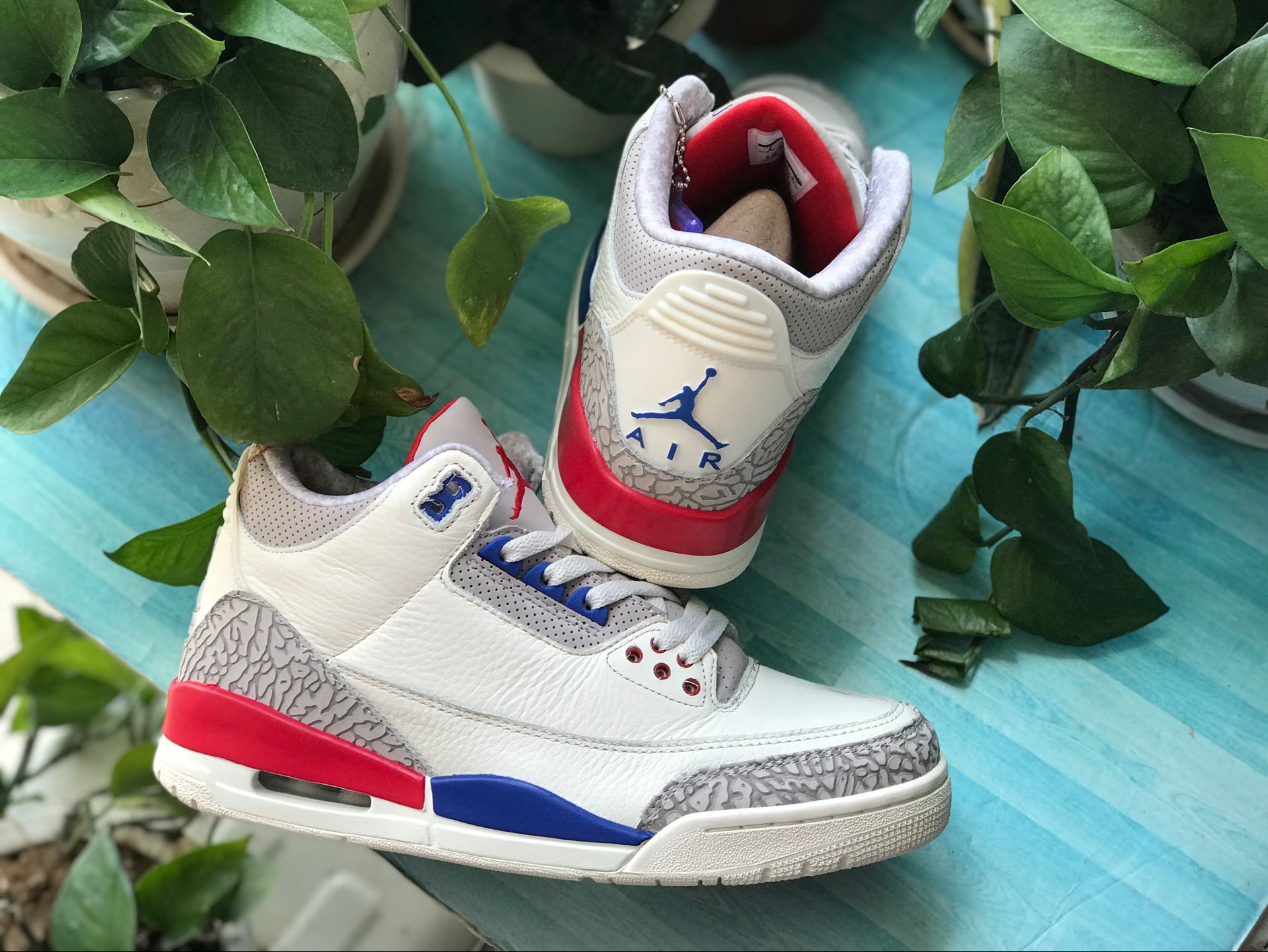 140 Detailed Look at the Air Jordan 1 High OG Oklahoma Sooners PE Nike Detailed Look at the Air Jordan 1 High OG Oklahoma Sooners PE INTERNATIONAL FLIGHT CHARITY GAME USA AKA 136064