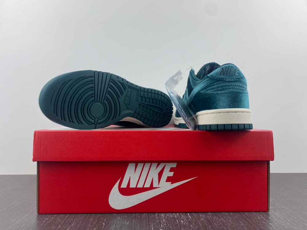 Nike Dunk Low Green Velvet Wmns Dz5224 300 13 - www.kickbulk.co