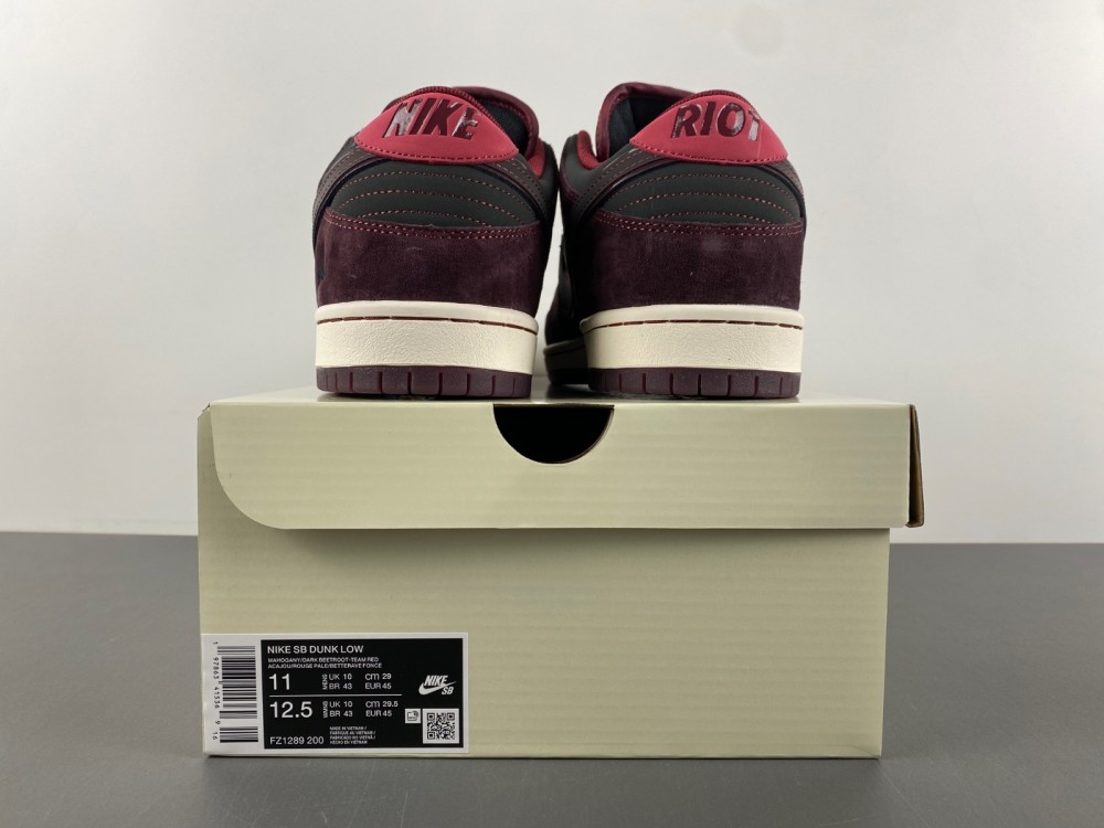 Riot Skateshop Dunk Low Sb Mahogany Dark Beetroot Fz1289 200 10 - www.kickbulk.co