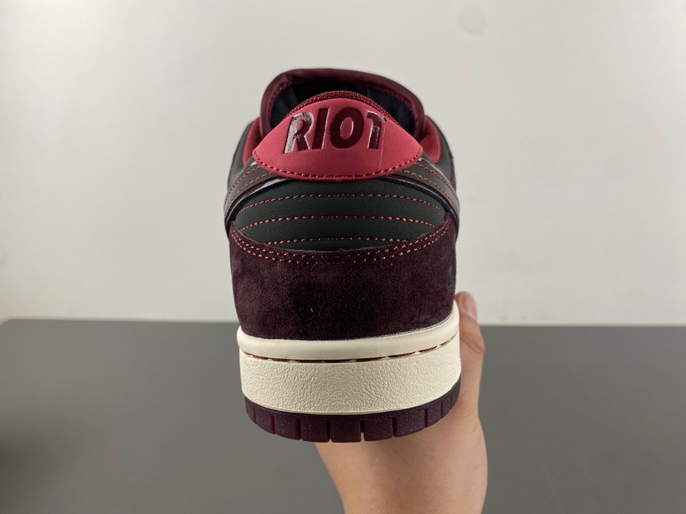 Riot Skateshop Dunk Low Sb Mahogany Dark Beetroot Fz1289 200 15 - www.kickbulk.co