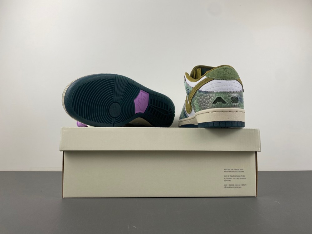 Alexis Sablone Dunk Low Sb Chameleon Hj3386 300 10 - www.kickbulk.co