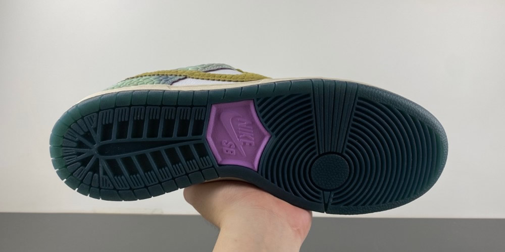 Alexis Sablone Dunk Low Sb Chameleon Hj3386 300 6 - www.kickbulk.co