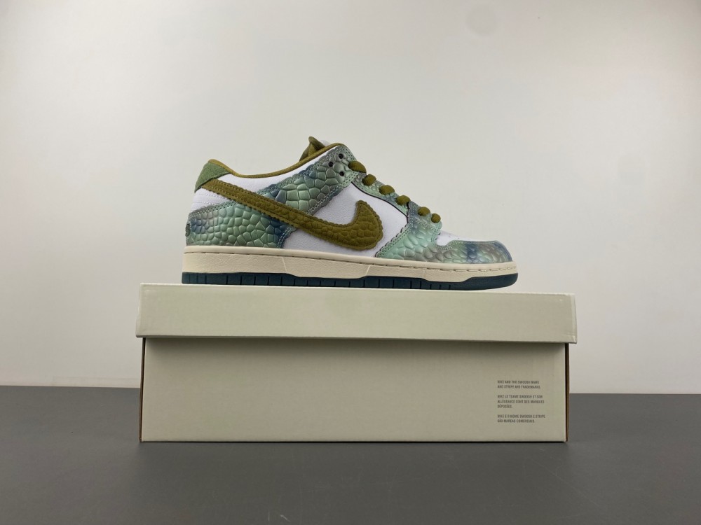 Alexis Sablone Dunk Low Sb Chameleon Hj3386 300 9 - www.kickbulk.co