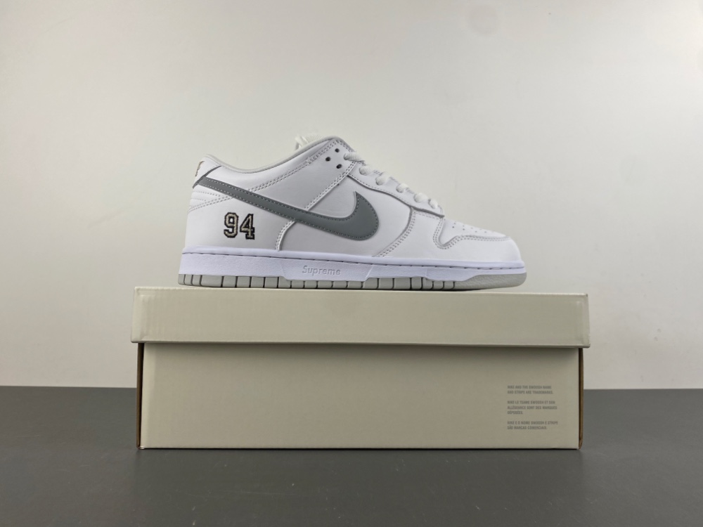Supreme Dunk Low Sb White Metallic Silver Hq8487 100 10 - www.kickbulk.co Supreme Dunk Low Sb White Metallic Silver Hq8487 100 10 - www.kickbulk.co