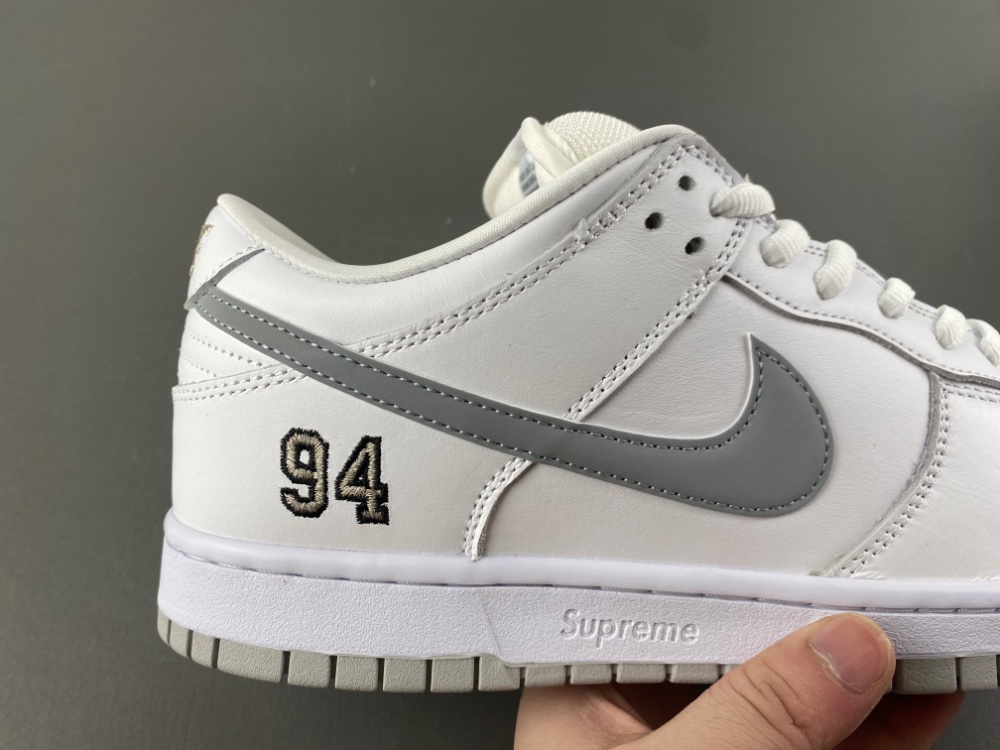 Supreme Dunk Low Sb White Metallic Silver Hq8487 100 12 - www.kickbulk.co Supreme Dunk Low Sb White Metallic Silver Hq8487 100 12 - www.kickbulk.co