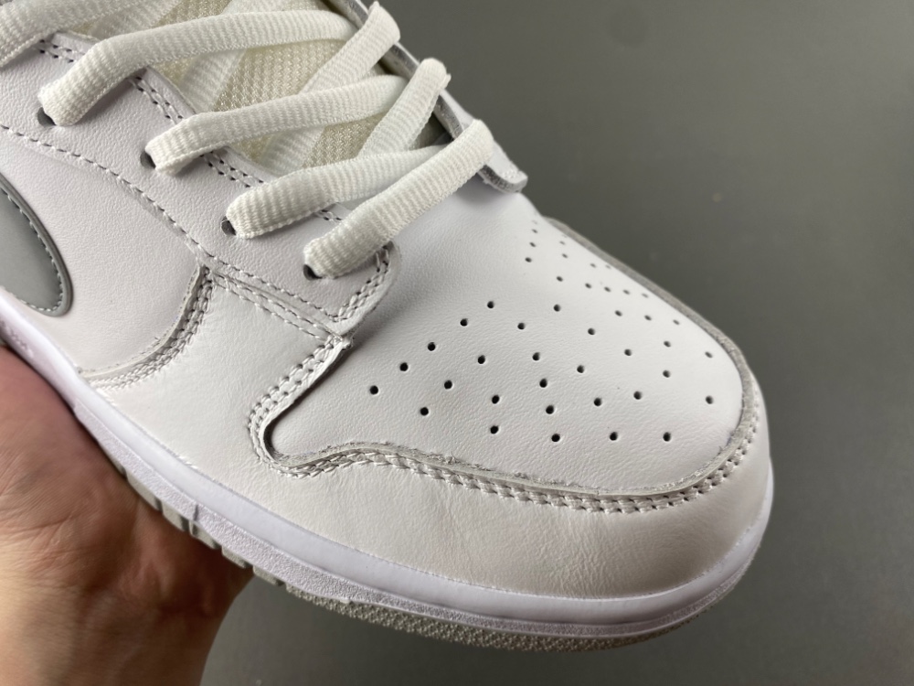 Supreme Dunk Low Sb White Metallic Silver Hq8487 100 13 - www.kickbulk.co Supreme Dunk Low Sb White Metallic Silver Hq8487 100 13 - www.kickbulk.co