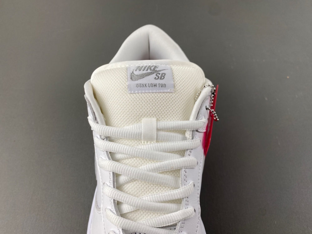 Supreme Dunk Low Sb White Metallic Silver Hq8487 100 14 - www.kickbulk.co Supreme Dunk Low Sb White Metallic Silver Hq8487 100 14 - www.kickbulk.co