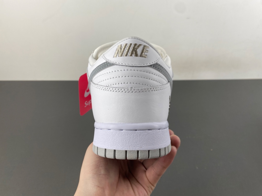 Supreme Dunk Low Sb White Metallic Silver Hq8487 100 16 - www.kickbulk.co Supreme Dunk Low Sb White Metallic Silver Hq8487 100 16 - www.kickbulk.co