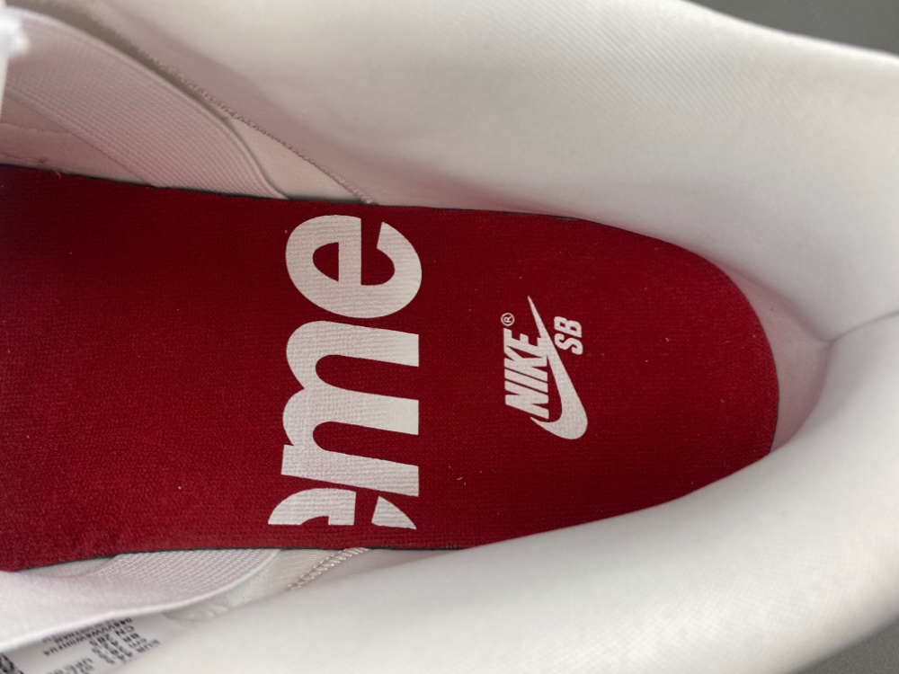 Supreme Dunk Low Sb White Metallic Silver Hq8487 100 17 - www.kickbulk.co Supreme Dunk Low Sb White Metallic Silver Hq8487 100 17 - www.kickbulk.co