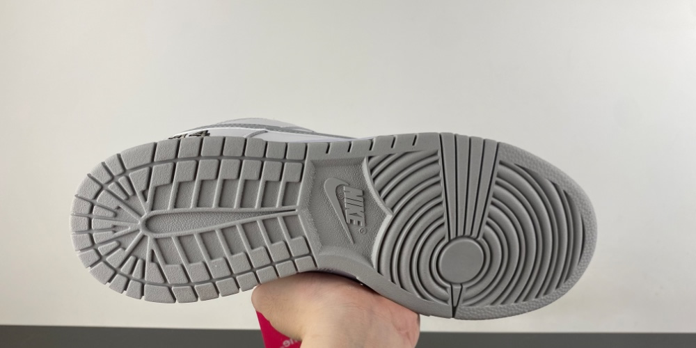 Supreme Dunk Low Sb White Metallic Silver Hq8487 100 6 - www.kickbulk.co Supreme Dunk Low Sb White Metallic Silver Hq8487 100 6 - www.kickbulk.co