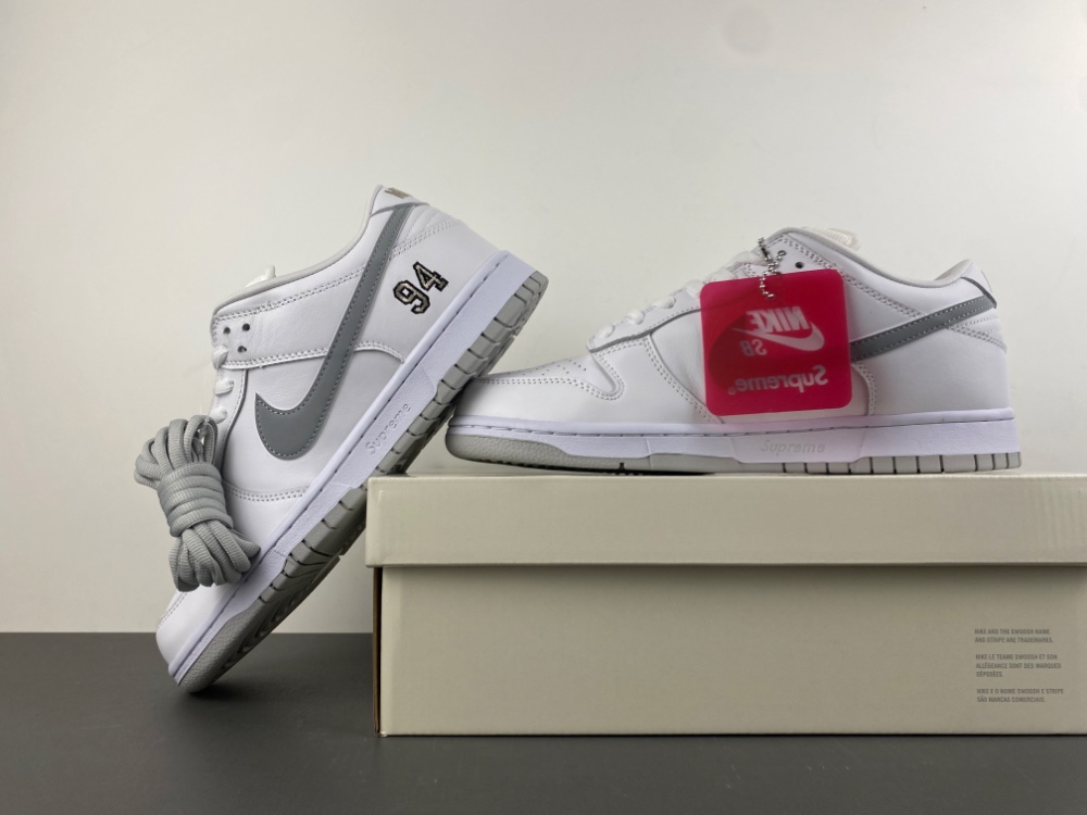Supreme Dunk Low Sb White Metallic Silver Hq8487 100 7 - www.kickbulk.co Supreme Dunk Low Sb White Metallic Silver Hq8487 100 7 - www.kickbulk.co