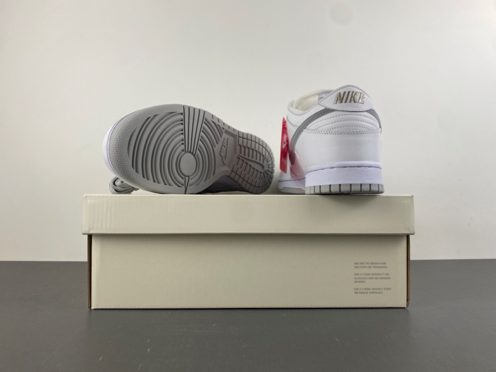 Supreme Dunk Low Sb White Metallic Silver Hq8487 100 9 - www.kickbulk.co Supreme Dunk Low Sb White Metallic Silver Hq8487 100 9 - www.kickbulk.co