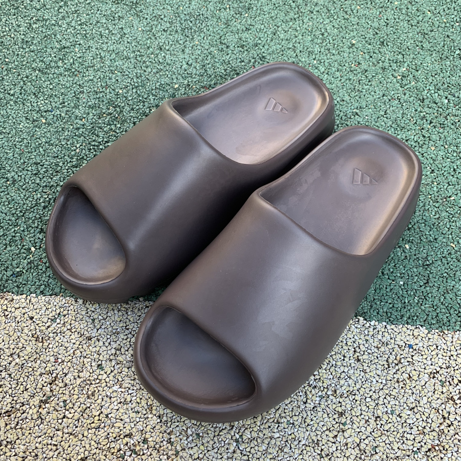 Adidas Yeezy Slide Dark Brown 3 - www.kickbulk.co