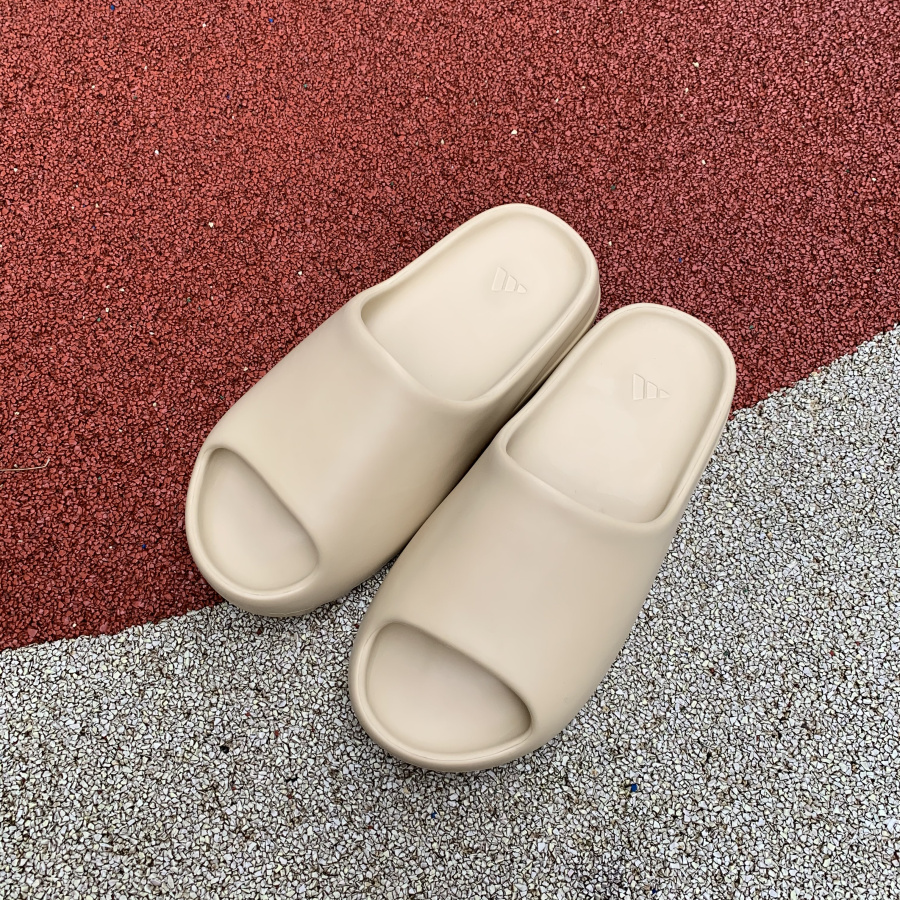 Adidas Yeezy Slide Light Sand Color 1 - www.kickbulk.co