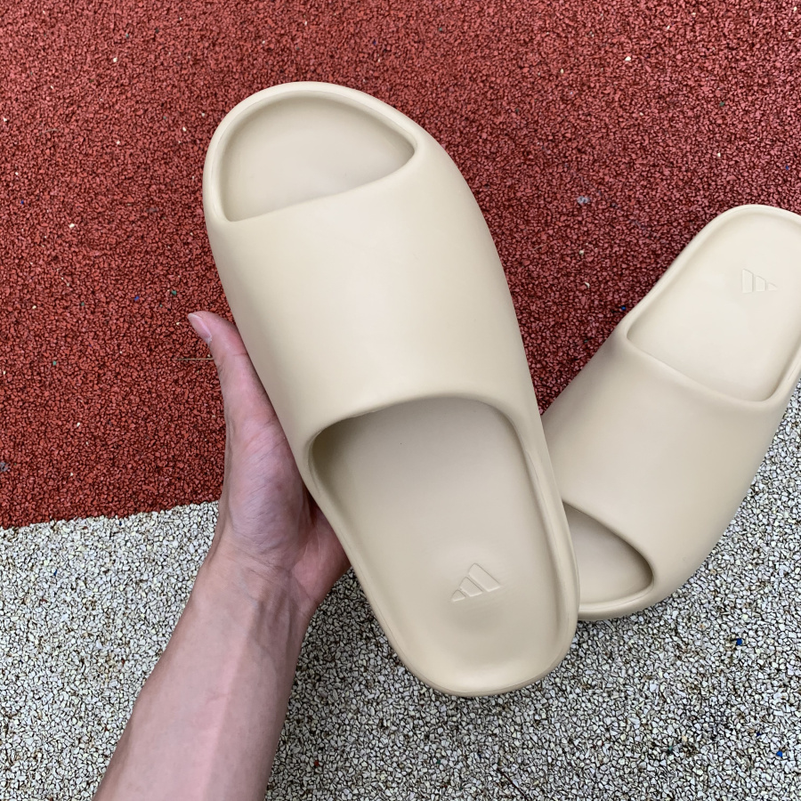 Adidas Yeezy Slide Light Sand Color 3 - www.kickbulk.co