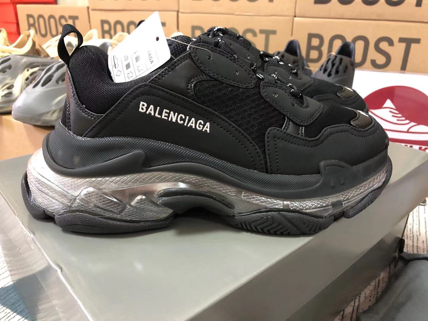 balenciaga triple s retail