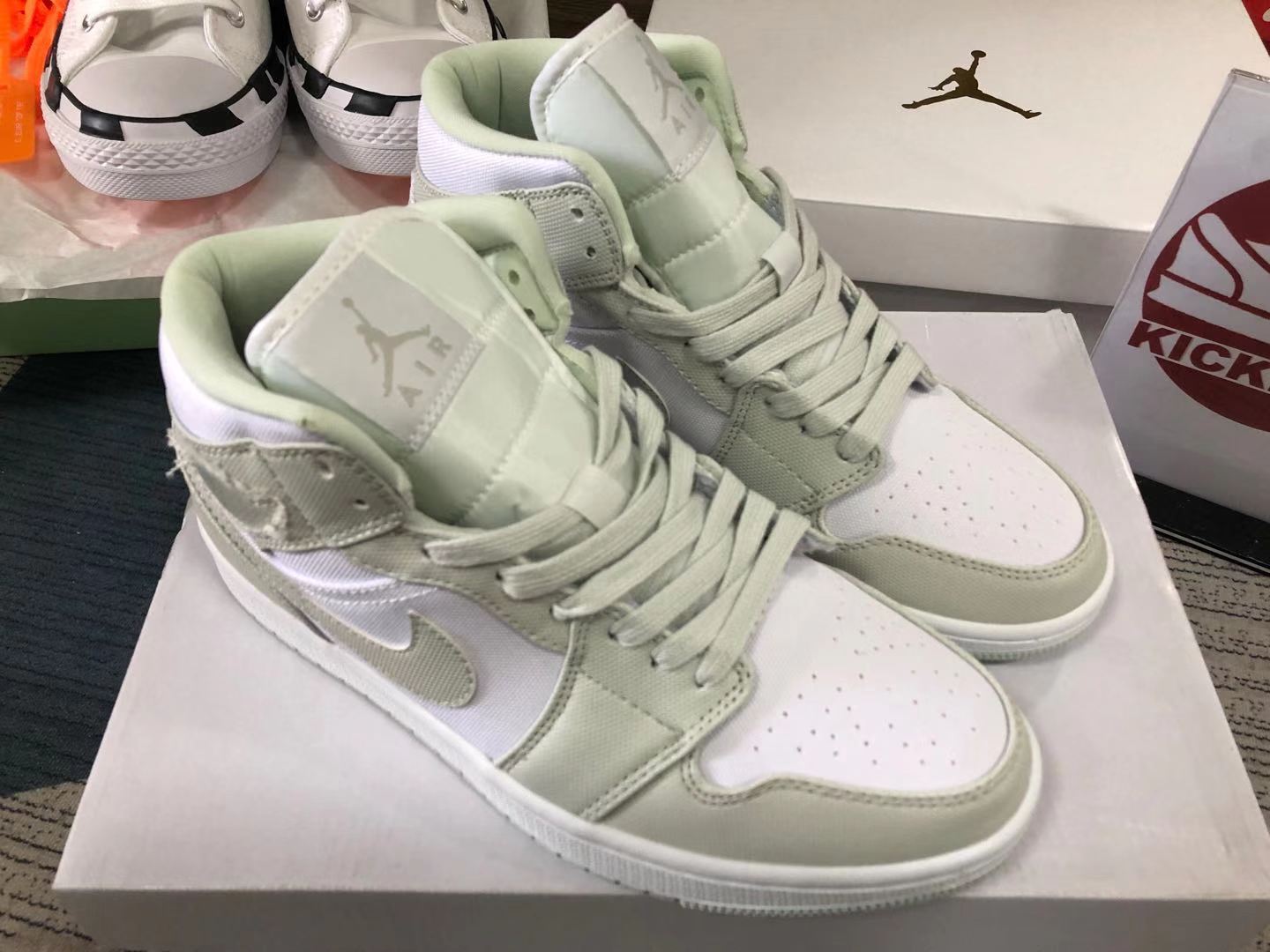 aj1 mid spruce aura
