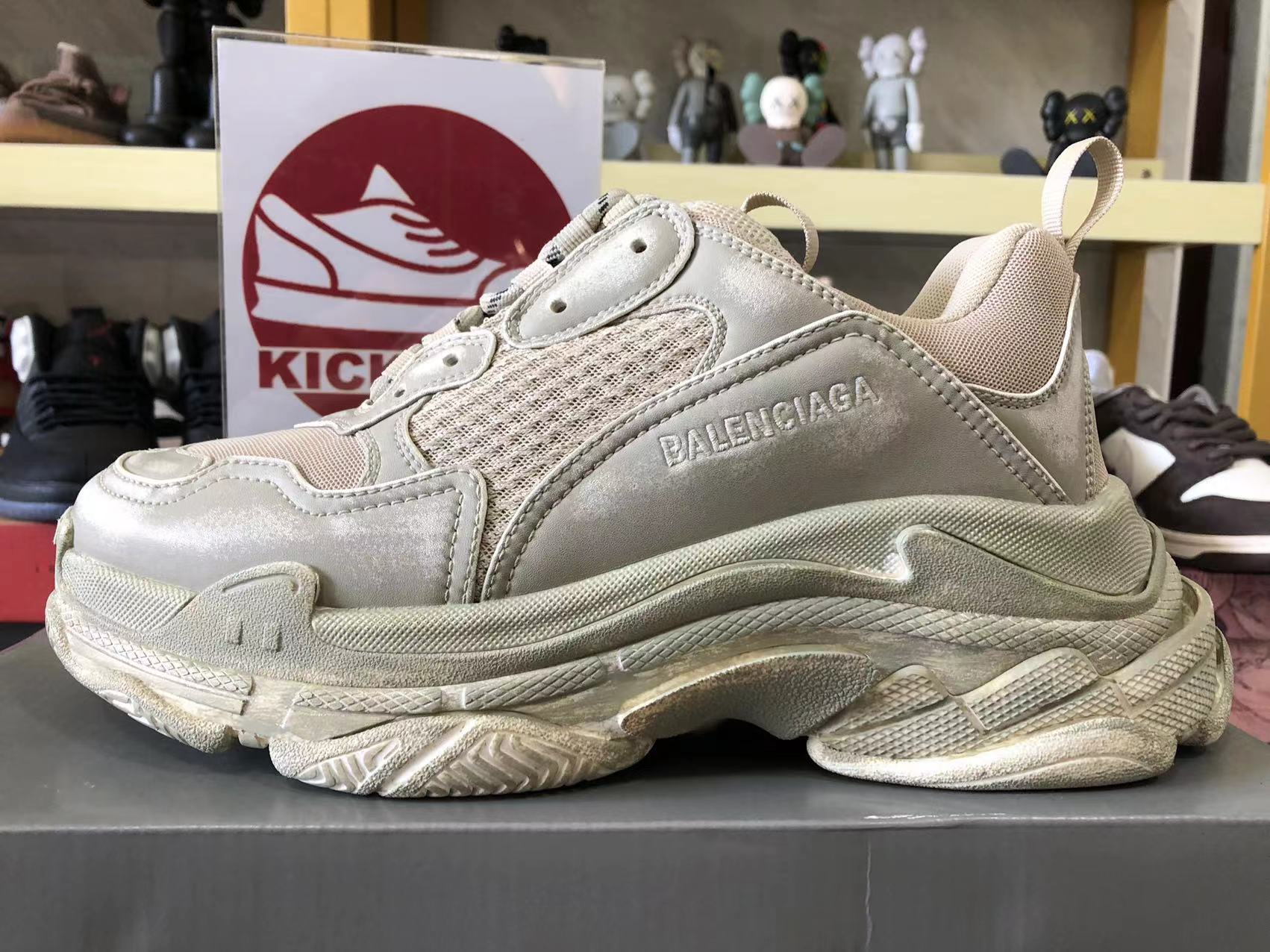 balenciaga triple s beige