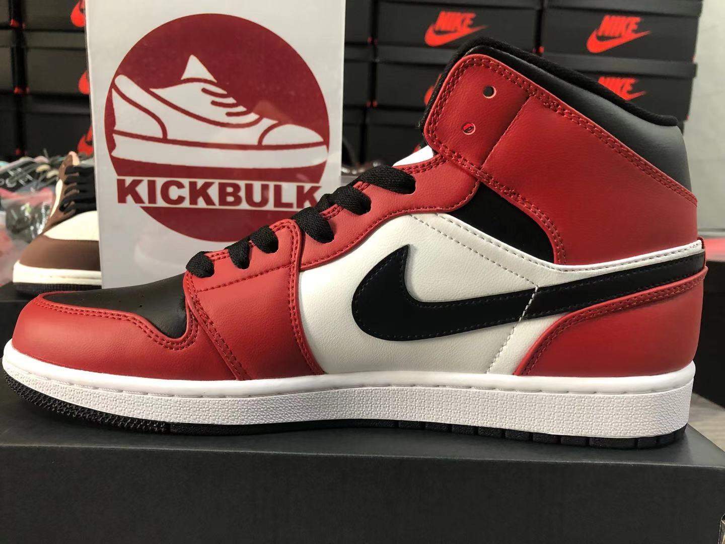 Air Jordan 1 Mid 'Chicago Black Toe' 554724-069 Kickbulk Sneaker Camera  photos