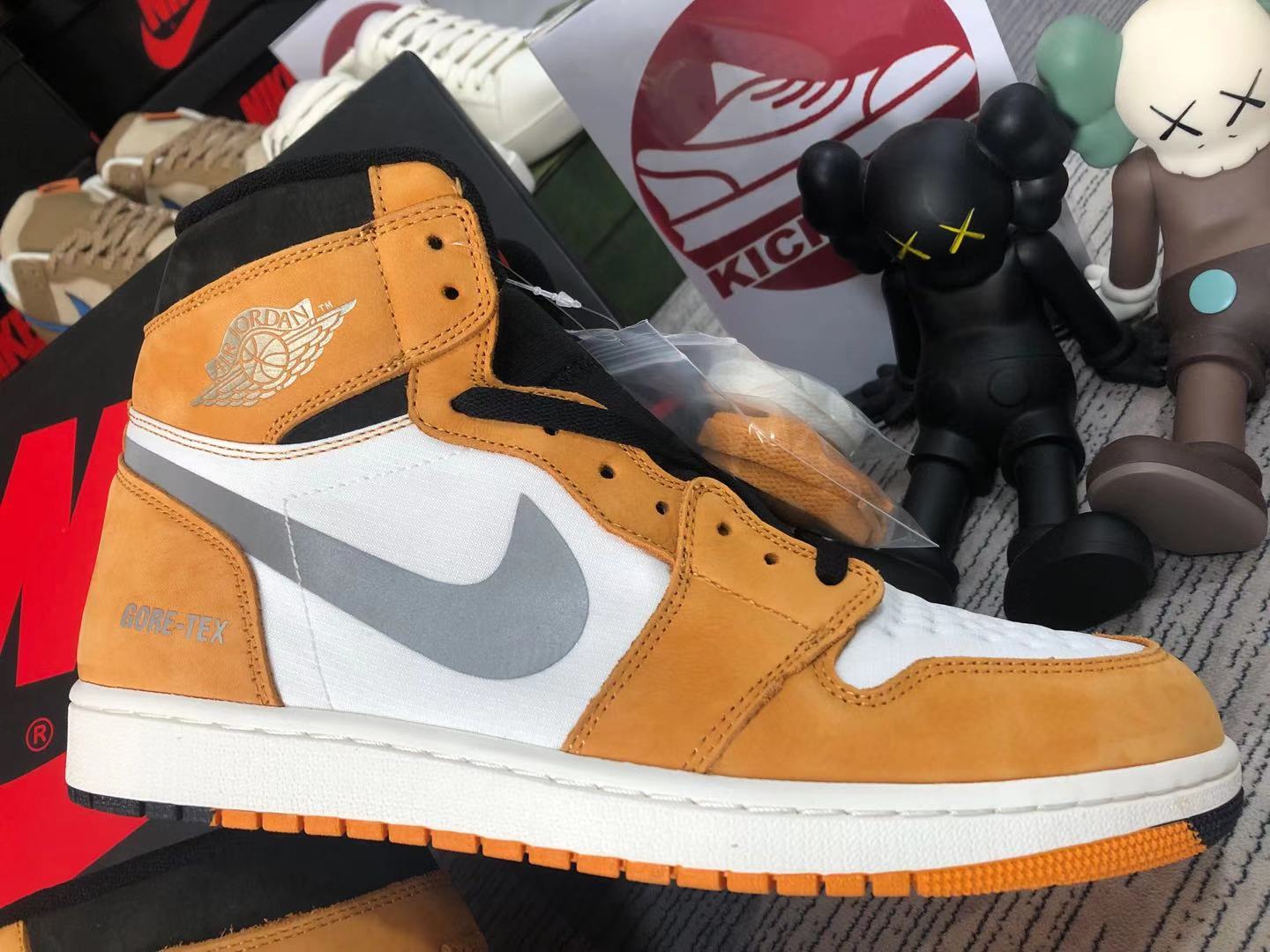 AIR JORDAN 1 HIGH ELEMENT GORETEX 'LIGHT CURRY' 2022 DB2889700