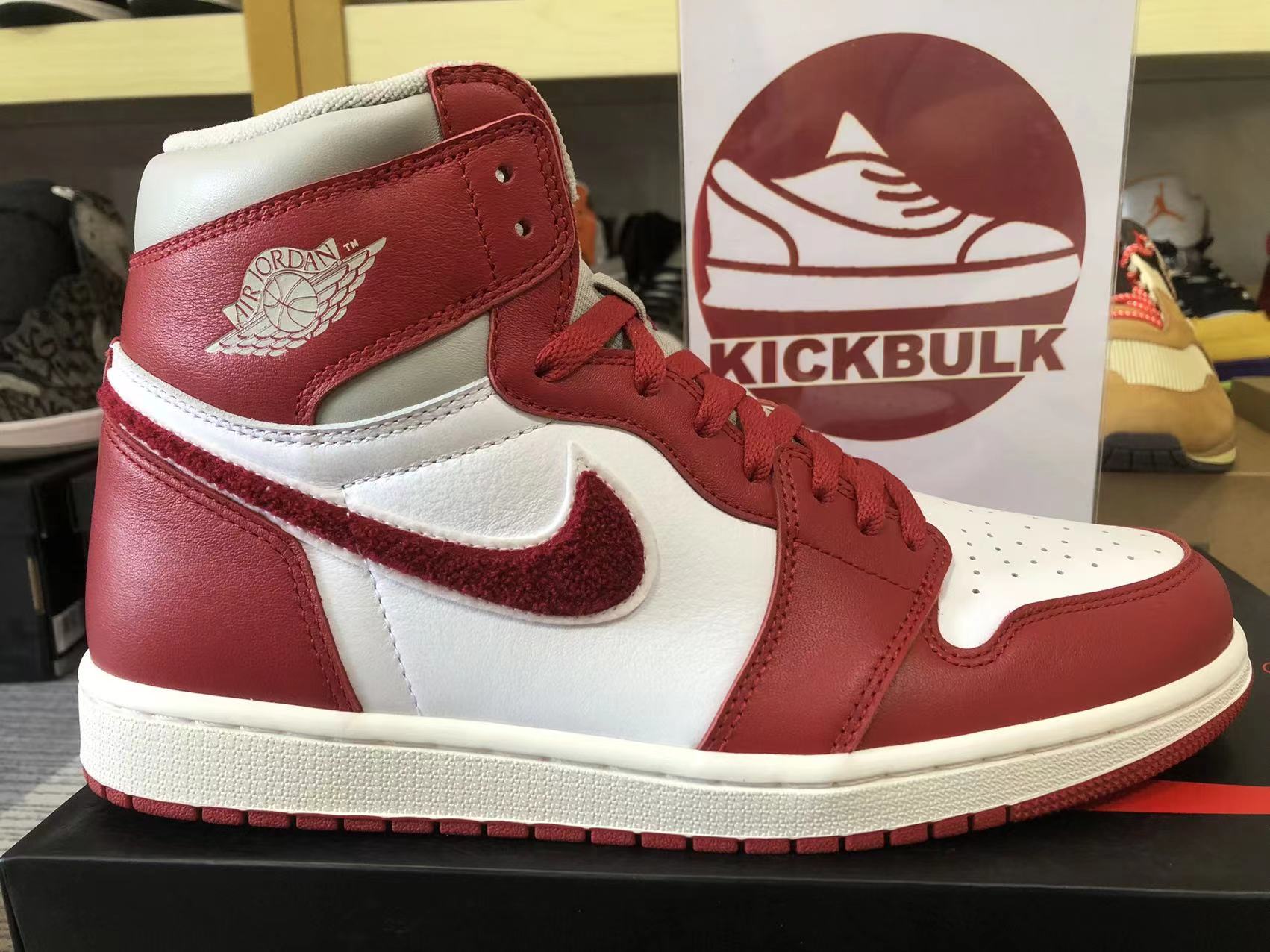 AIR JORDAN 1 HIGH OG 'NEWSTALGIA CHENILLE' 2022 DJ4891-061 Kickbulk Sneaker Camera photos reviews