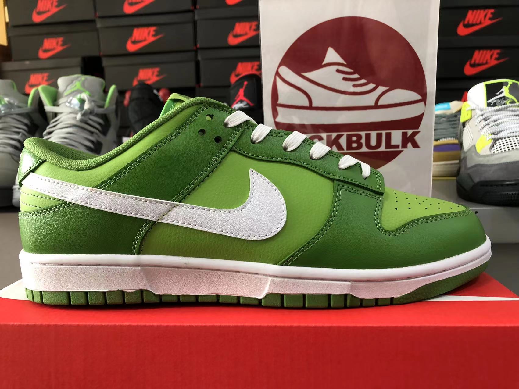 NIKE DUNK LOW RETRO 'CHLOROPHYLL' 2022 DJ6188-300 Kickbulk Sneaker camera photos