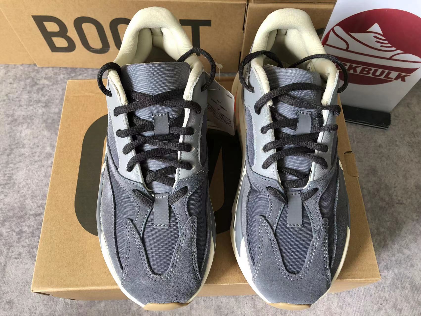 yeezy boost 700 fv9922