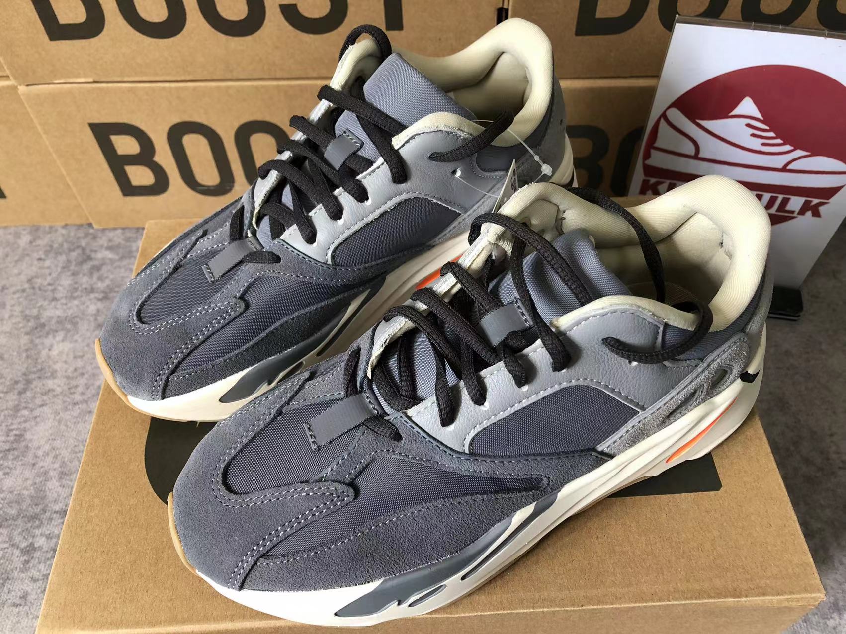 yeezy boost 700 fv9922