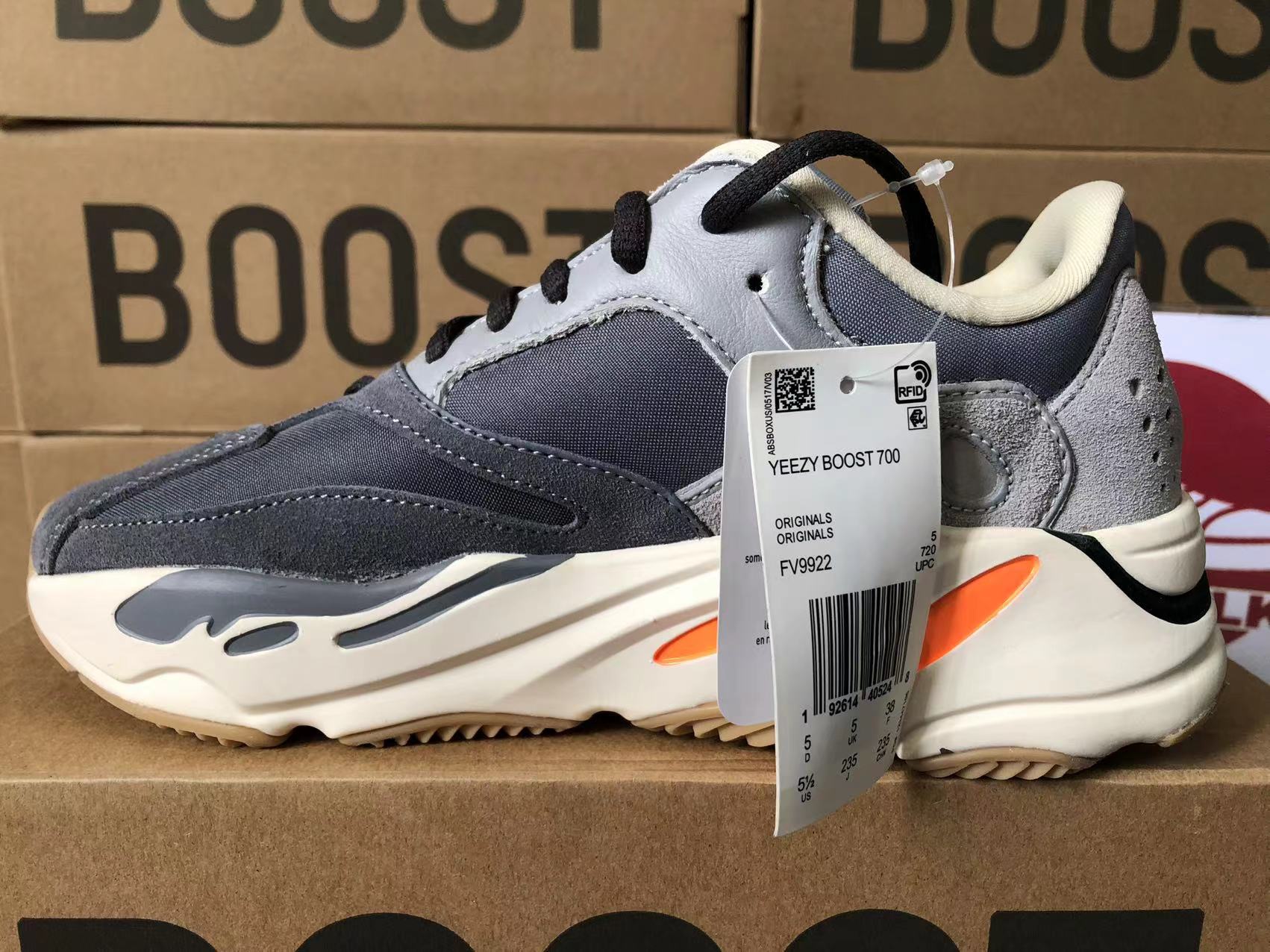 yeezy boost 700 fv9922