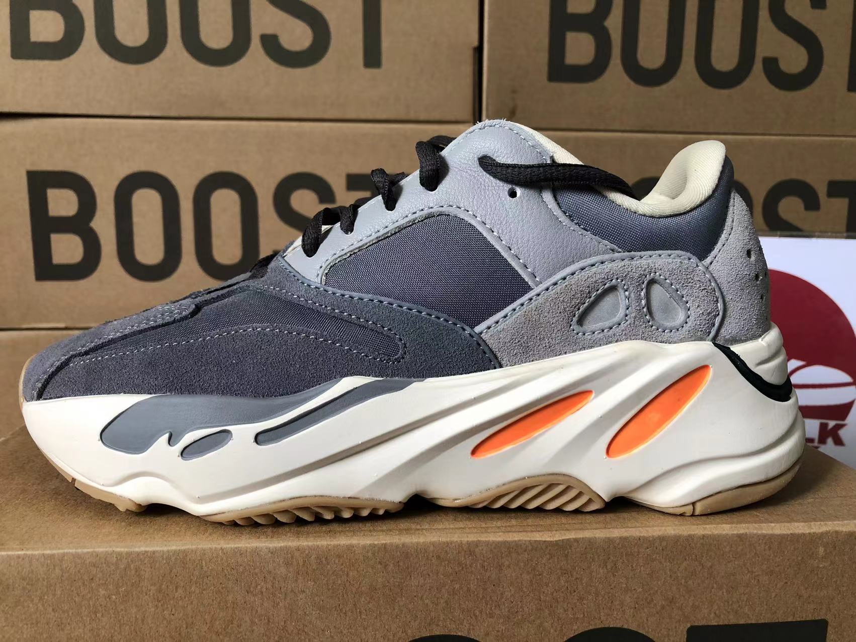 yeezy boost 700 fv9922
