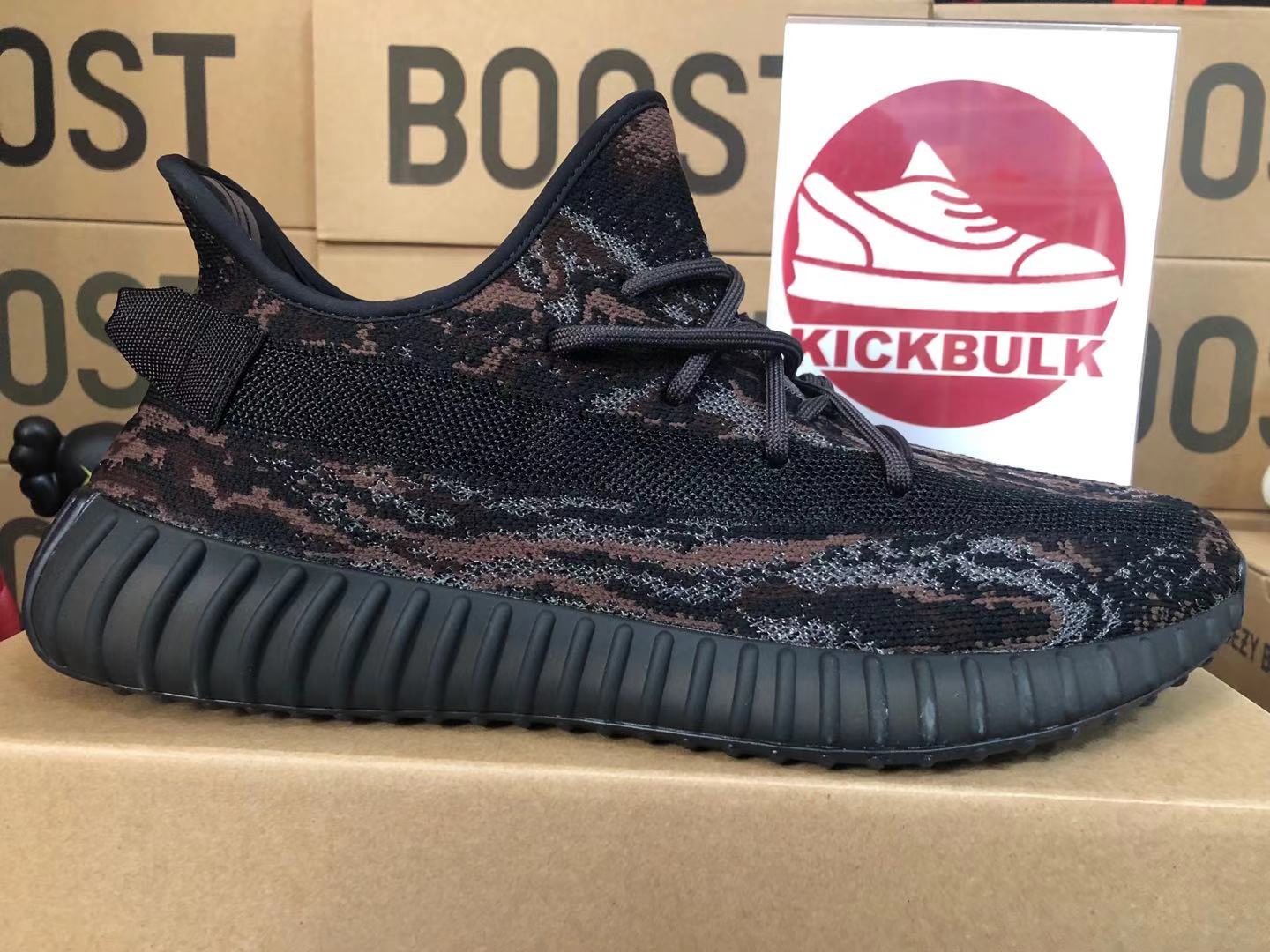 Adidas Yeezy Boost 350 V2 'MX Rock/Core black' GW3774 Kickbulk Sneaker Camera photos